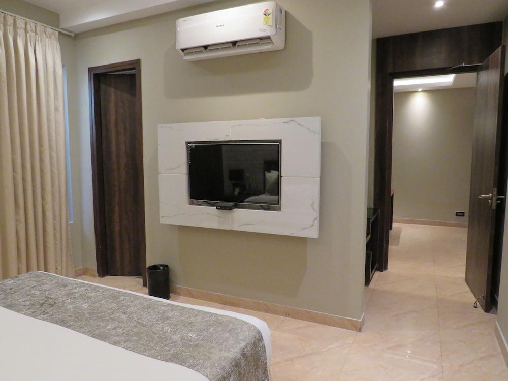 Sterling Palm Bliss Wellness Resort, Rishikesh