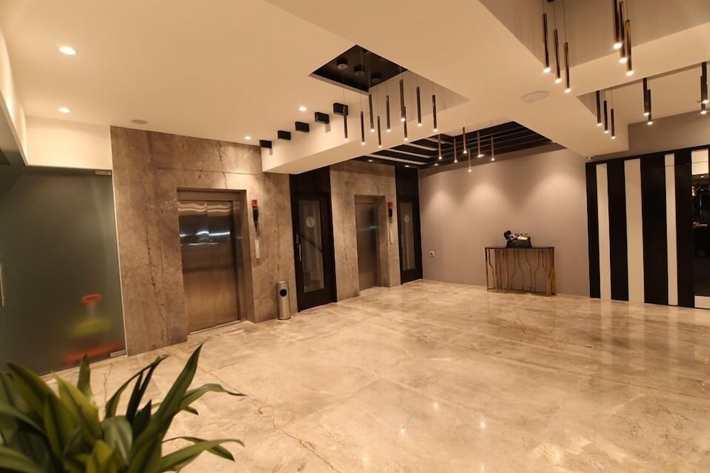 Sri Sri Sri Hotel