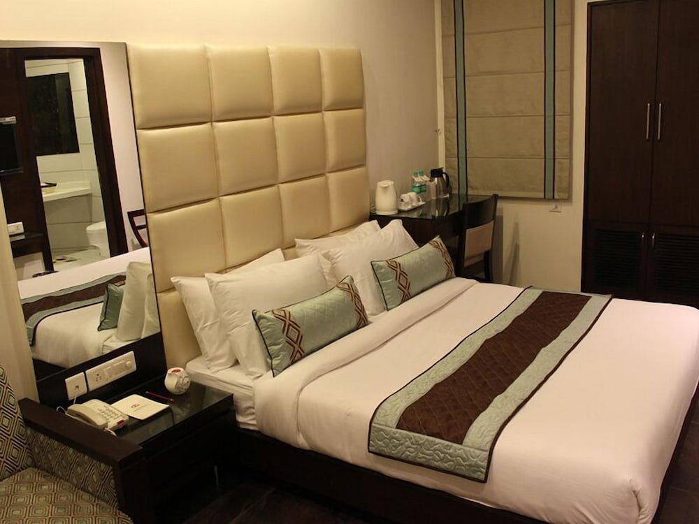 Hotel Amrapali Grand