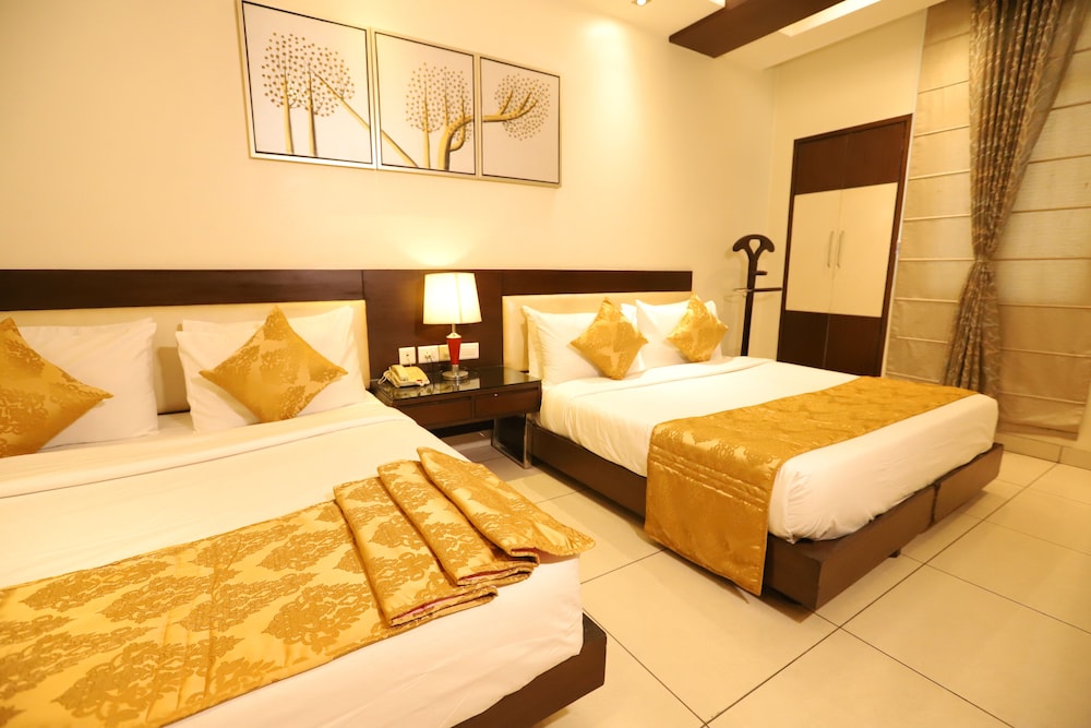 Hotel Amrapali Grand
