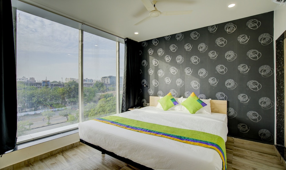 Treebo Grand Lotus - 3 km from Textile Market