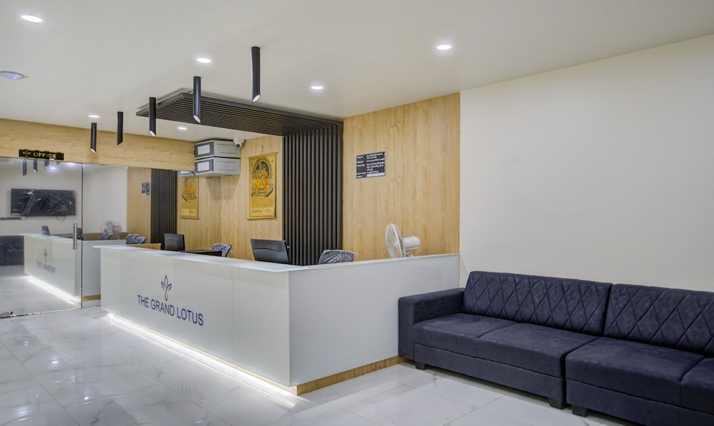 Treebo Grand Lotus - 3 km from Textile Market