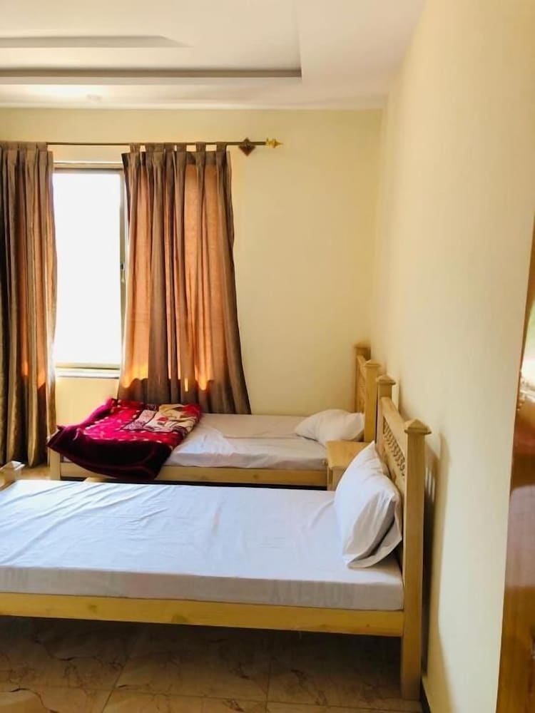 Grand Shafaat Hotel Nathiagali