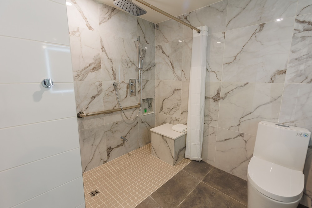 Travelodge by Wyndham Hotel & Convention Centre Quebec City