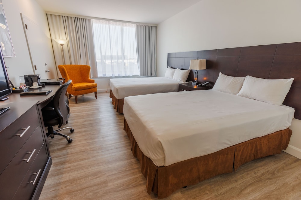 Travelodge by Wyndham Hotel & Convention Centre Quebec City