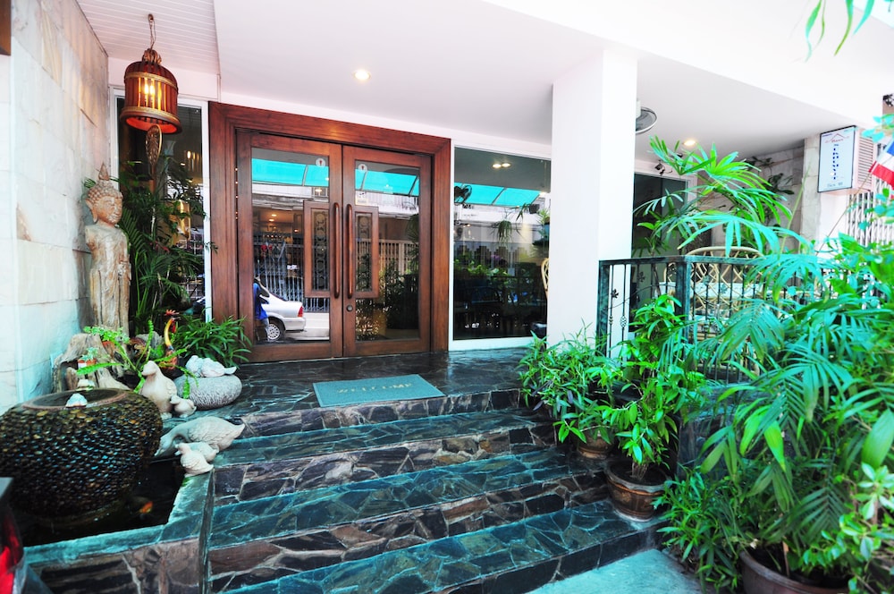 Baan Sukhumvit Soi 18