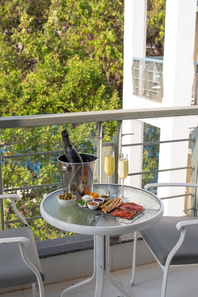 Living Room Boutique Hotel by Seasons
