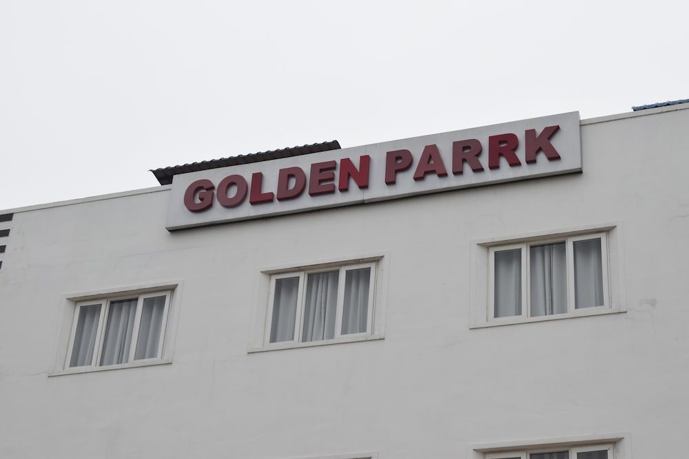 Golden Parrk