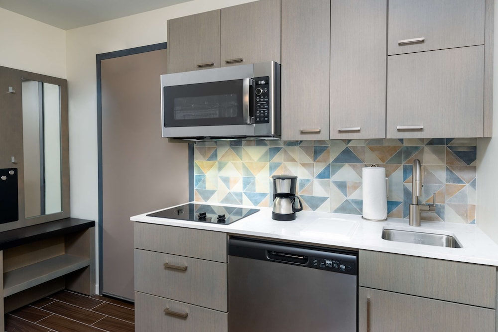 Hyatt House Orlando Airport