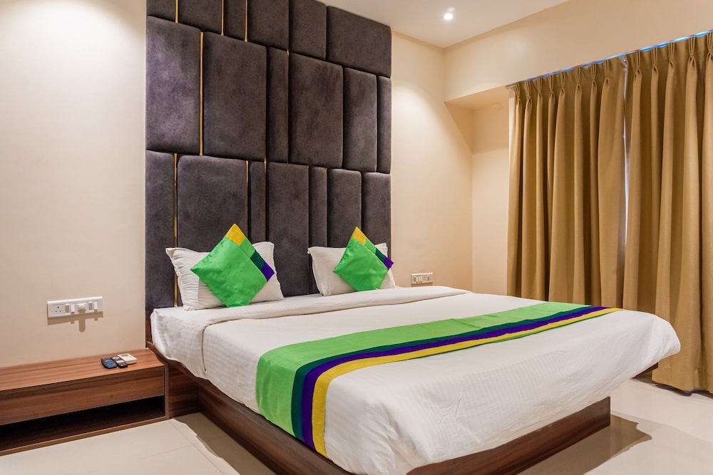 Fabhotel Blossoms Pune Airport