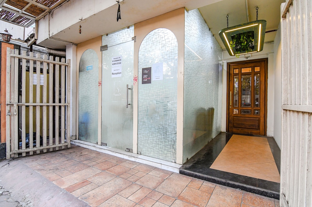 FabHotel Grand Hazra Inn