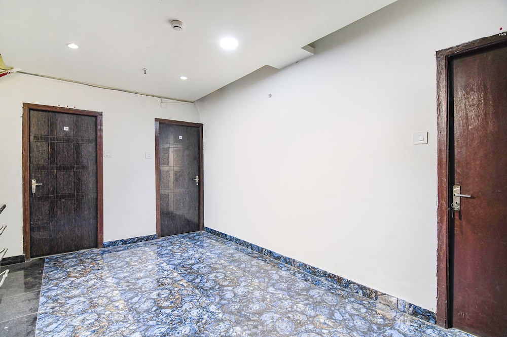 FabHotel Grand Hazra Inn