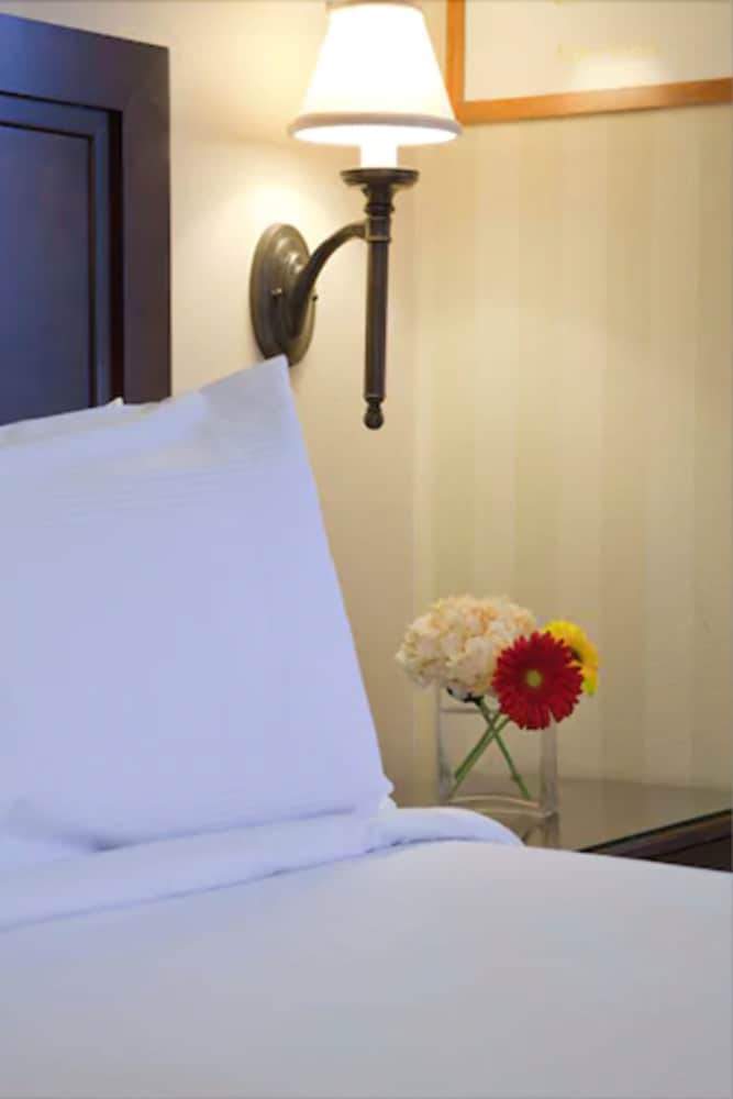 Executive Hotel Vintage Court