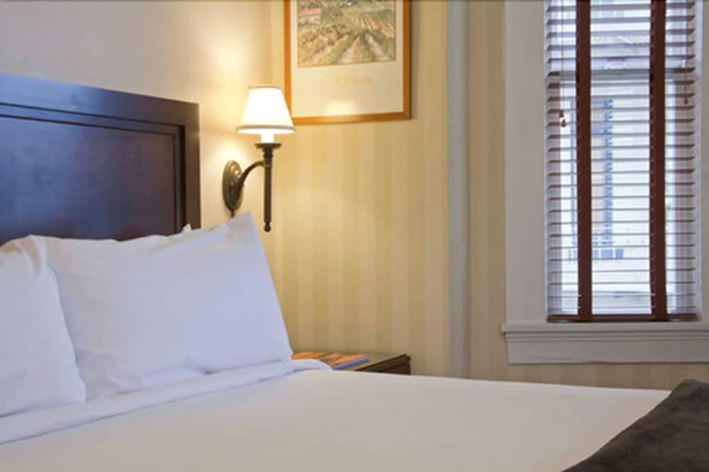 Executive Hotel Vintage Court