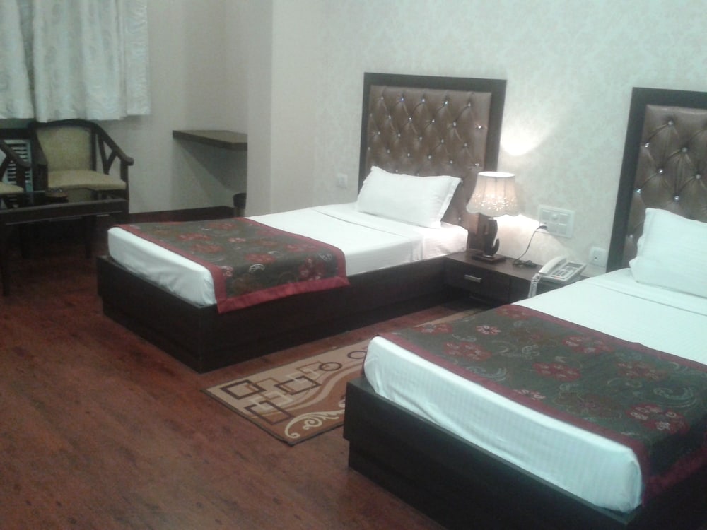 Hotel Krishnam Vrindavan - Near Bankey Temple