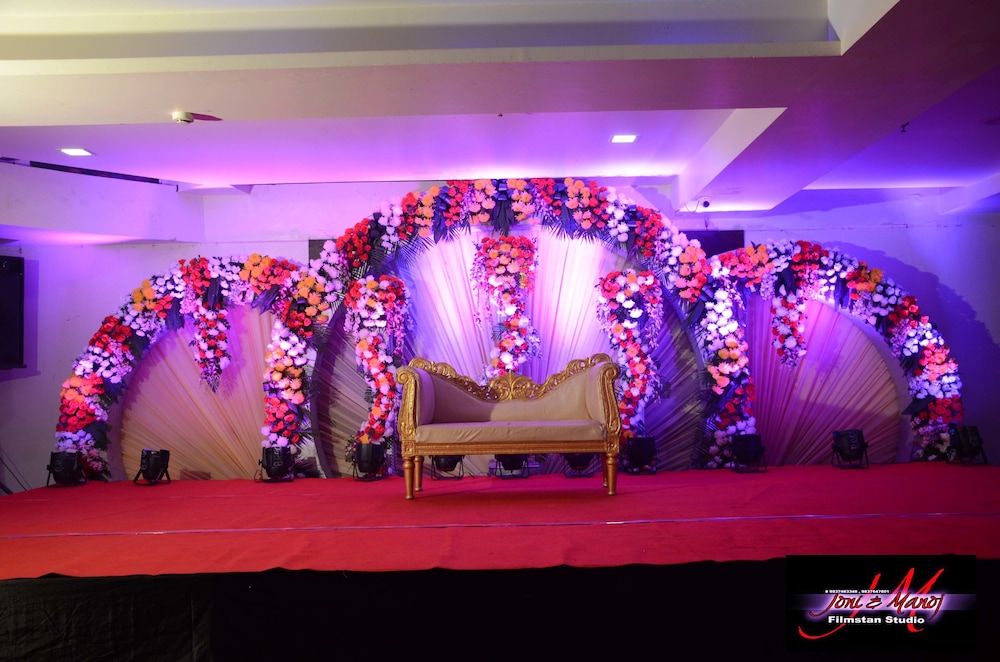 Hotel Krishnam Vrindavan - Near Bankey Temple