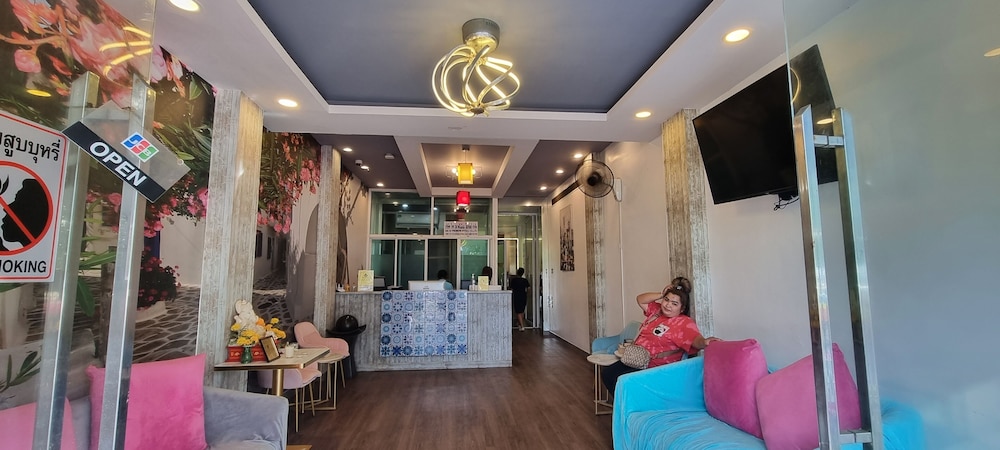 Modern Living Hotel