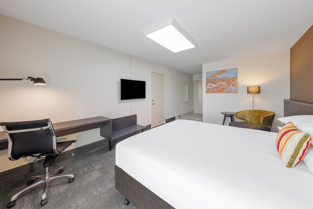 Jet Park Hotel & Conference Centre