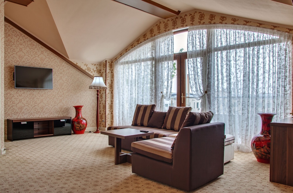 City Line Boutique Hotel