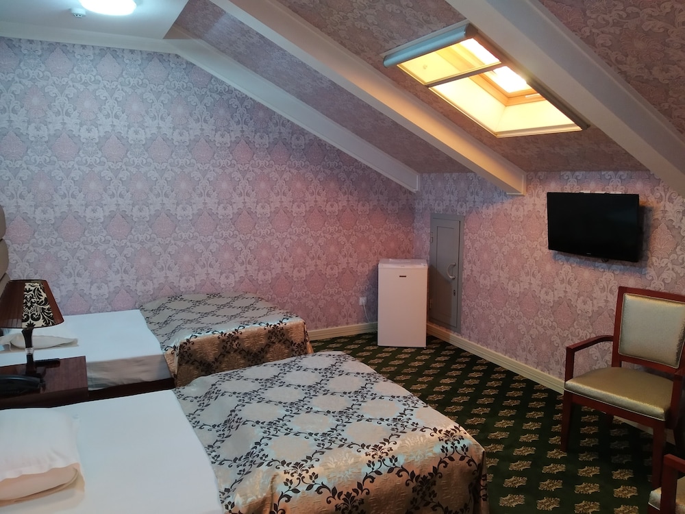 City Line Boutique Hotel