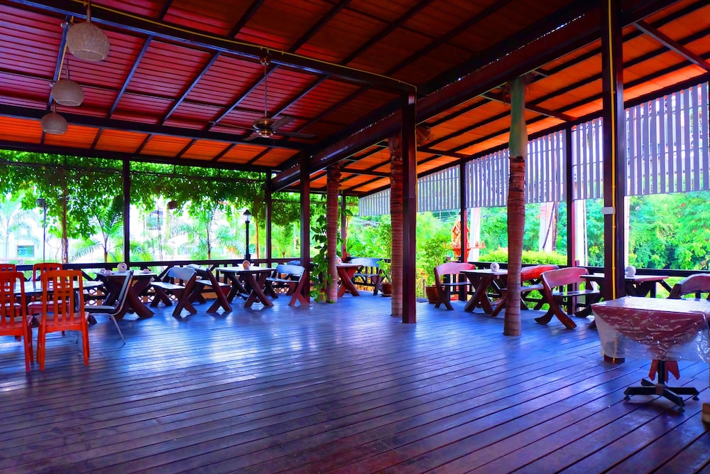 Dancenter Luxury Underwater World Pattaya