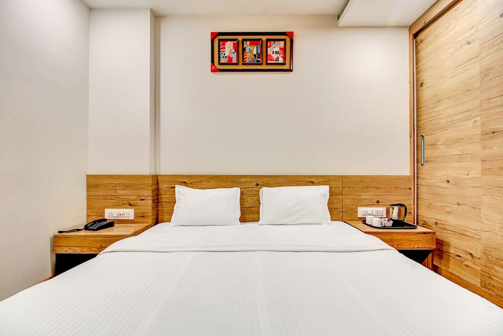  FabHotel Prime Manjeet