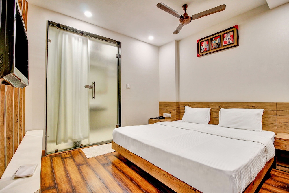  FabHotel Prime Manjeet