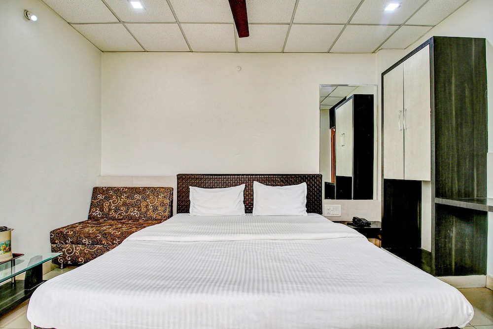  FabHotel Prime Manjeet