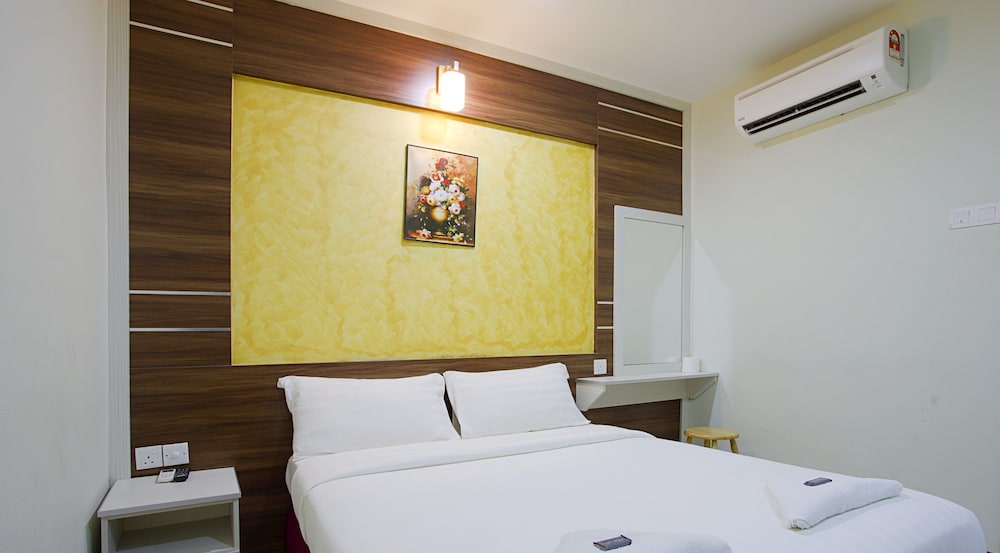 Golden Night Hotel