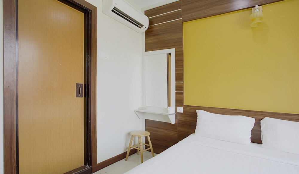 Golden Night Hotel