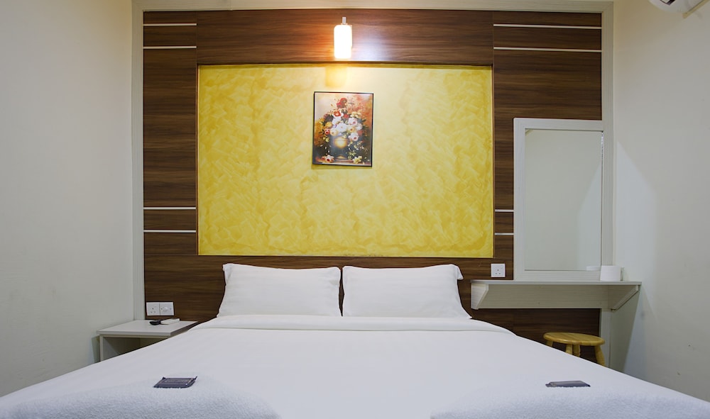 Golden Night Hotel