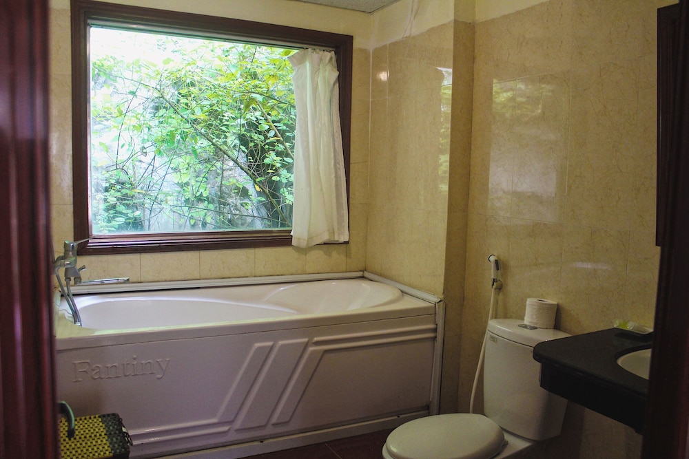 Mua Caves Ecolodge