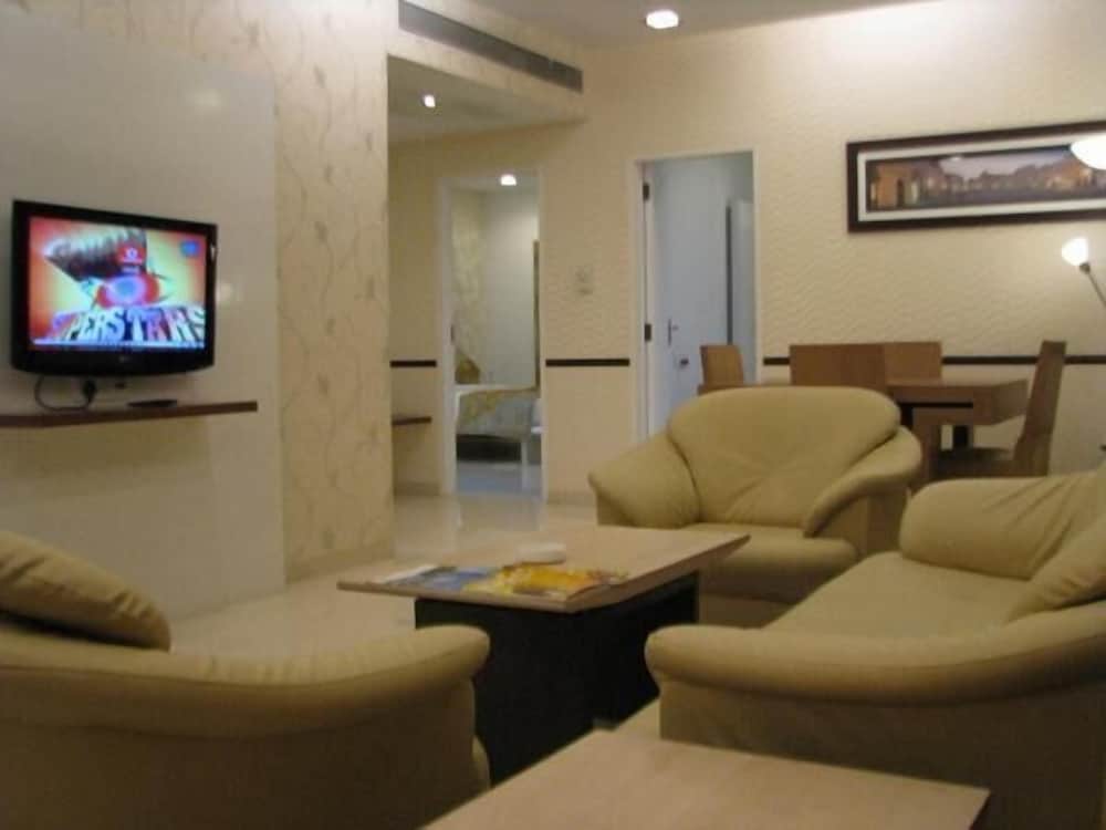 Vivanta Thane LBS Road