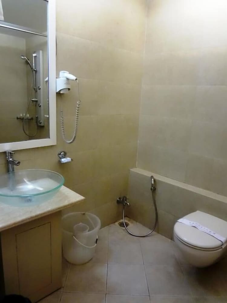 Vivanta Thane LBS Road