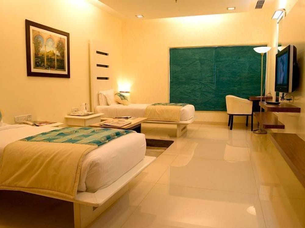 Vivanta Thane LBS Road