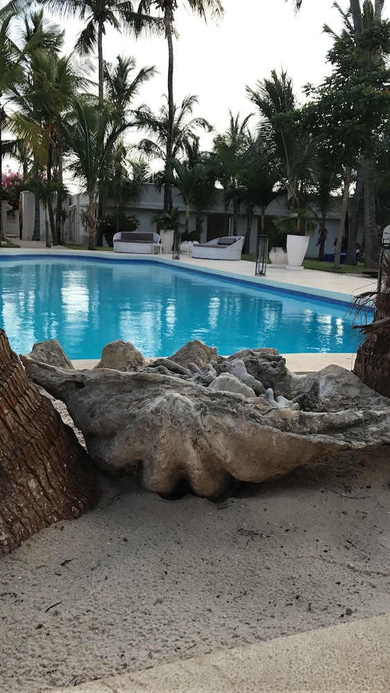 The Villa Luxury Suites Hotel