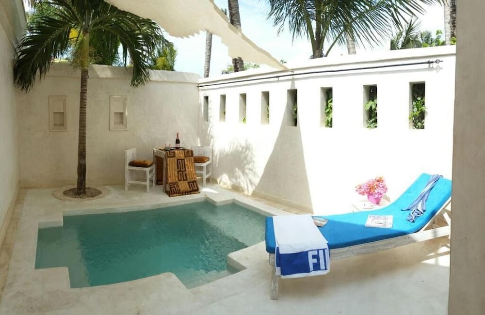 The Villa Luxury Suites Hotel
