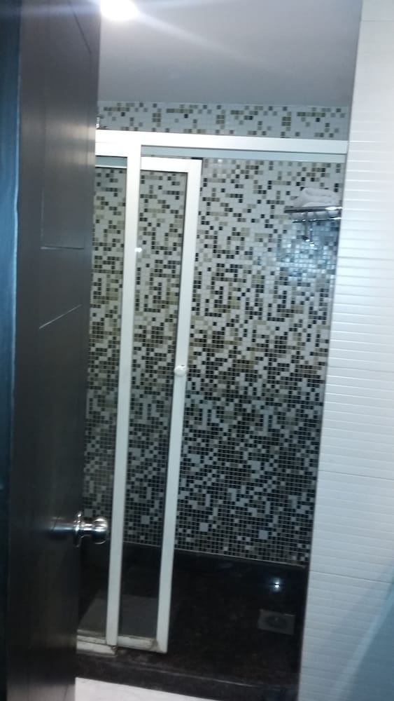Hotel Oyster - City Centre Sector 17