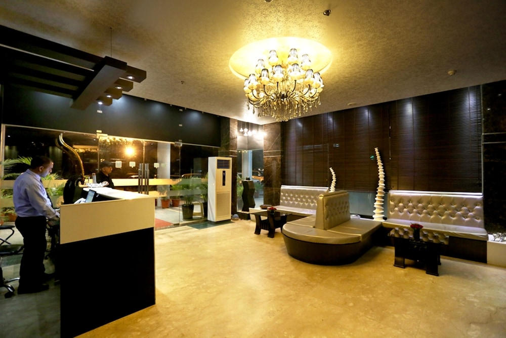 Hotel Oyster - City Centre Sector 17
