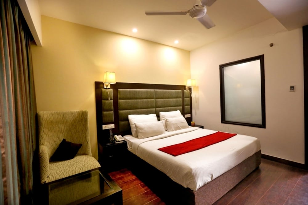 Hotel Oyster - City Centre Sector 17