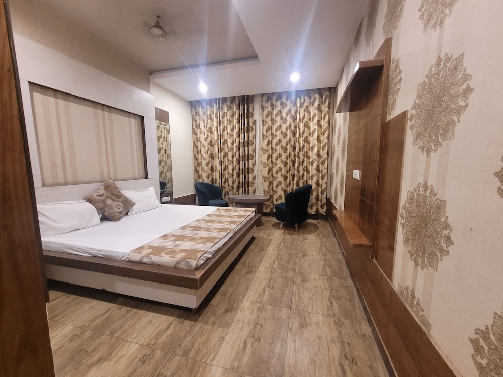 The Aura Grand