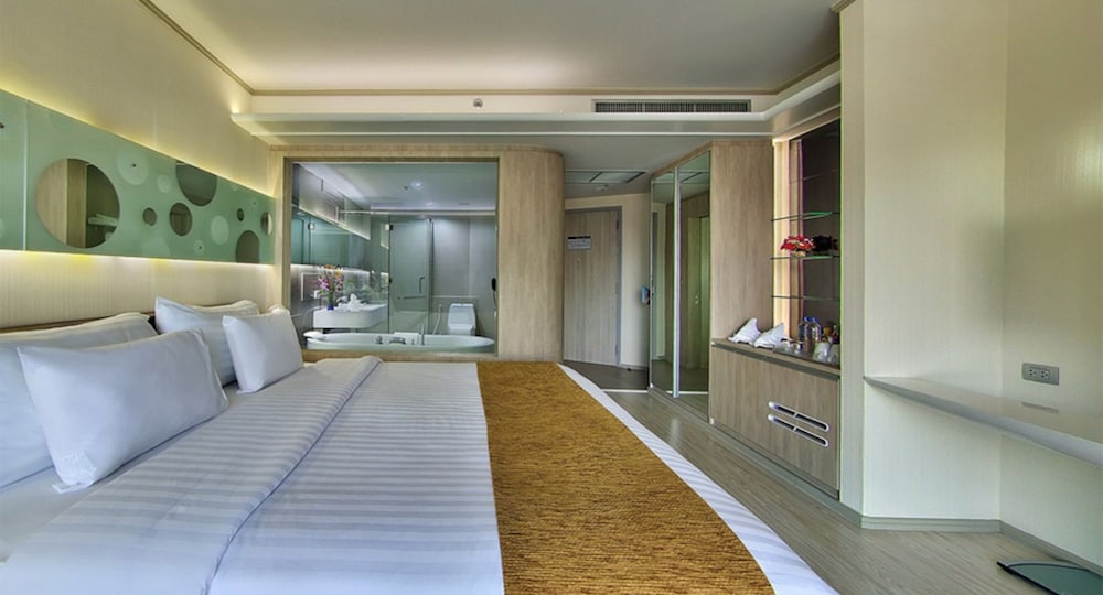 The Pattaya Discovery Beach Hotel Pattaya