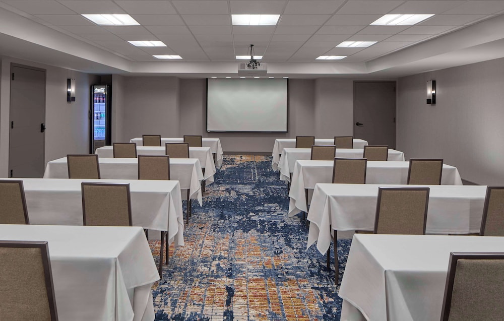 Homewood Suites by Hilton Savannah Historic Dist/Riverfront