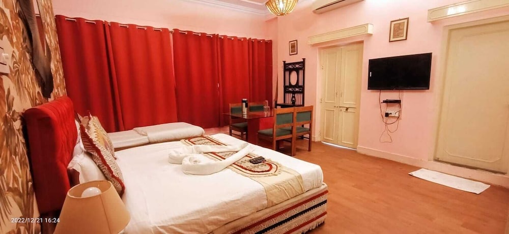 Hotel Pink Palace - A Boutique Heritage Hotel