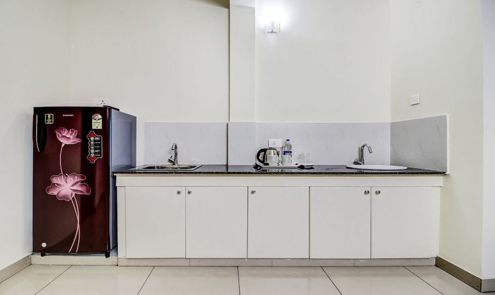 Treebo Petals Suites Marine Drive