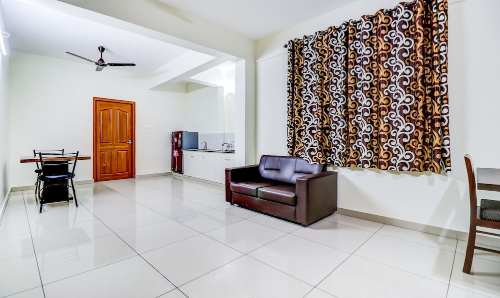 Treebo Petals Suites Marine Drive