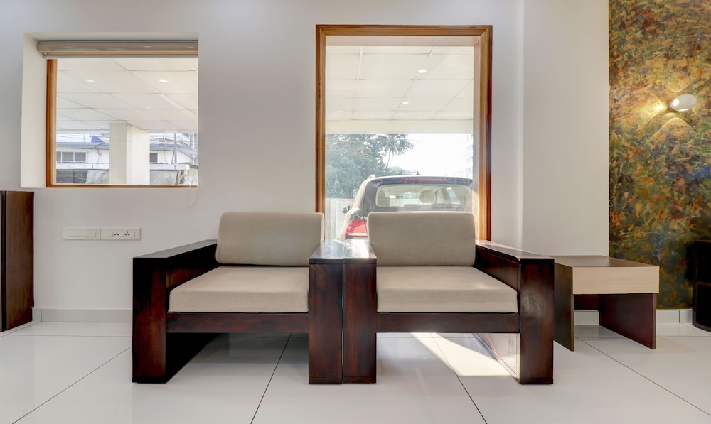 Treebo Petals Suites Marine Drive