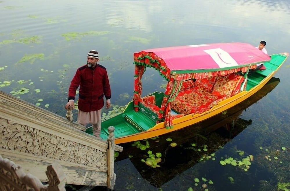 Golden Privilege Houseboats