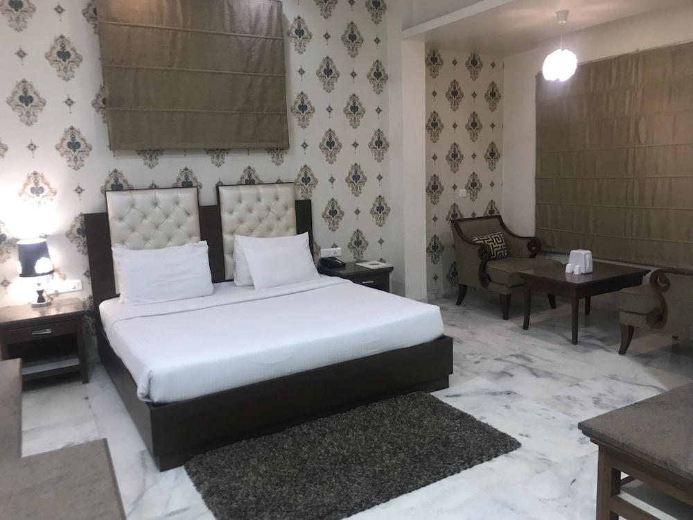 Hotel Leela Grande