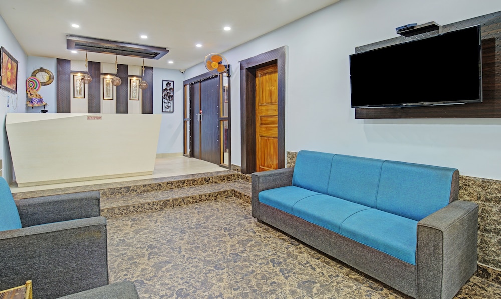 Itsy Hotels Sidhartha Residency